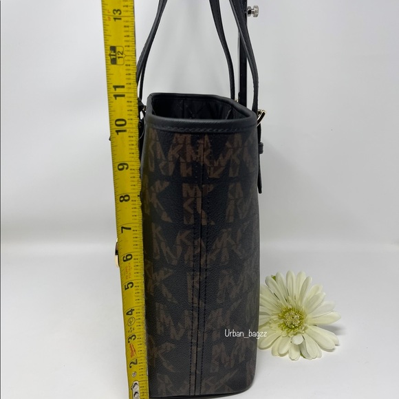 Michael Kors JST Medium Carryall Tote - Picture 3 of 7